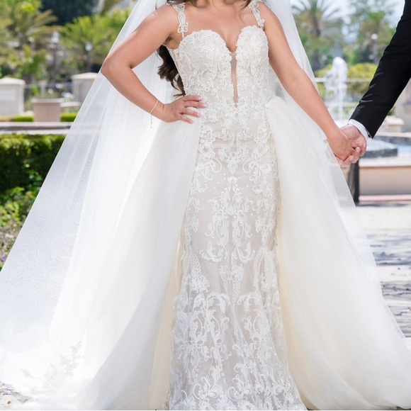 Eve of Milady Wedding Dress with detachable skirt & veil - Picture 6 of 12